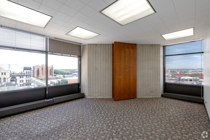 More Photos Of 100 N Broadway St, Wichita Office For Lease
