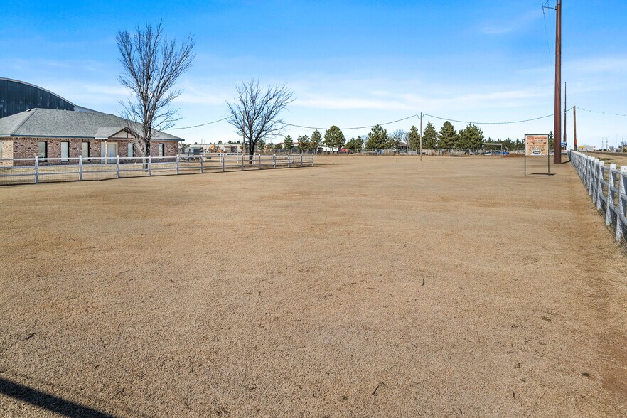 More Photos Of 11616 Tanglewood Rd, Amarillo Office For Sale