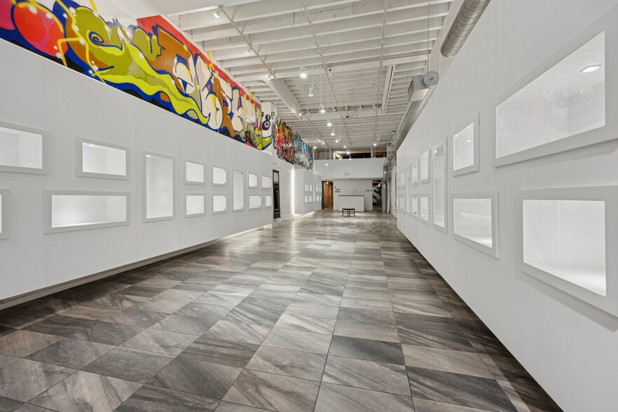 More Photos Of 27 N 2nd St, Philadelphia Storefront For Lease