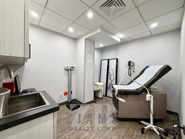 More Photos Of 866 Eastern Pky, Brooklyn Apartments For Lease