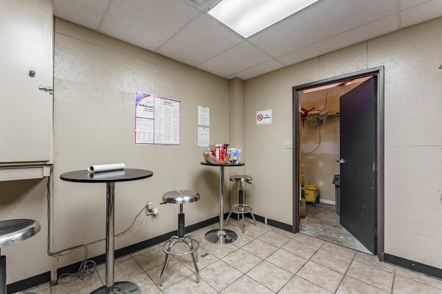 More Photos Of 1971 E US 412 Hwy, Siloam Springs General Retail For Sale