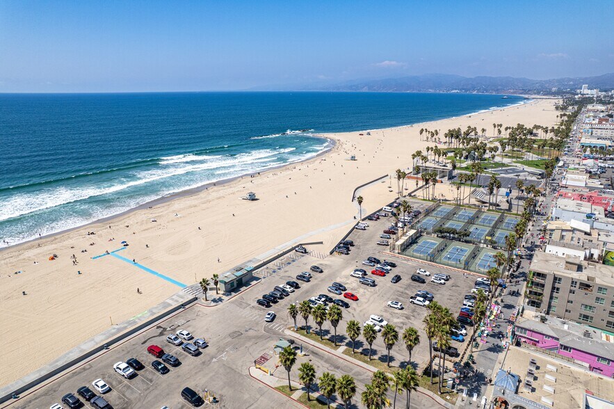 More Photos Of 1908-1910 Pacific Ave, Venice Apartments For Sale