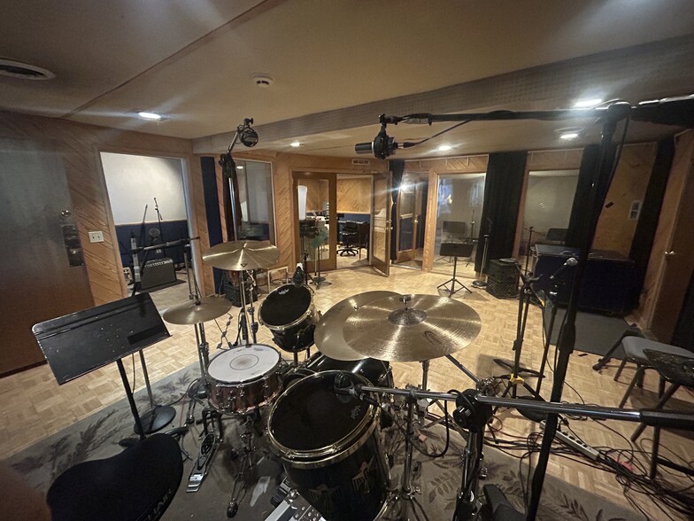 More Photos Of 648 W Iris Dr, Nashville Office For Sale