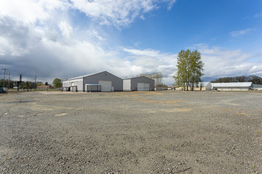 More Photos Of 33919-33923 Highway 99E, Tangent Industrial For Lease