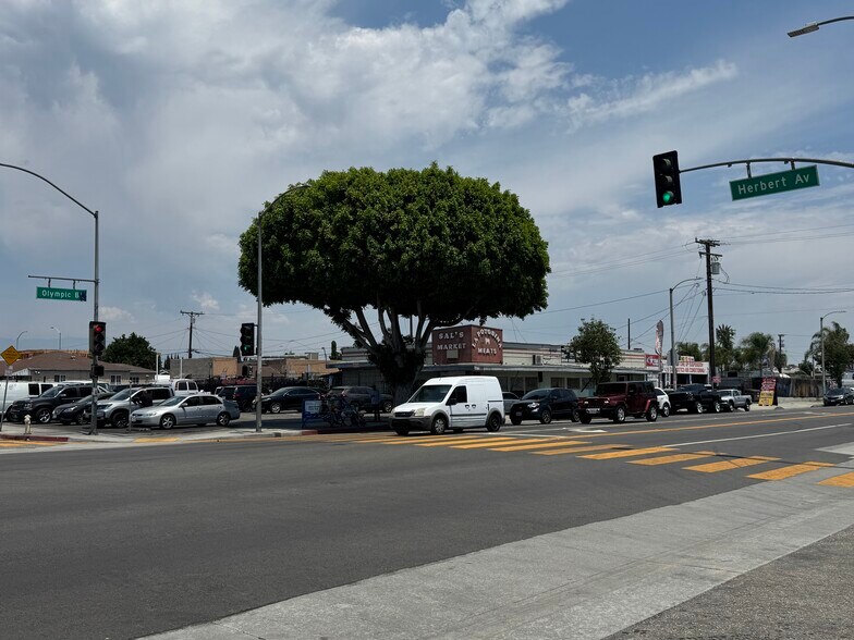 More Photos Of 4211 E Olympic Blvd, Los Angeles Freestanding For Sale