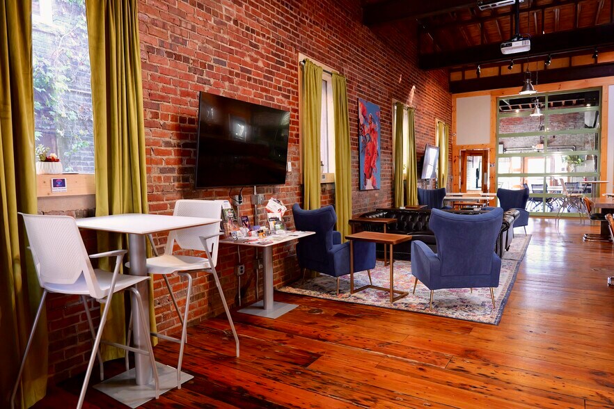 More Photos Of 111 W Lewis St, Greensboro Office For Lease