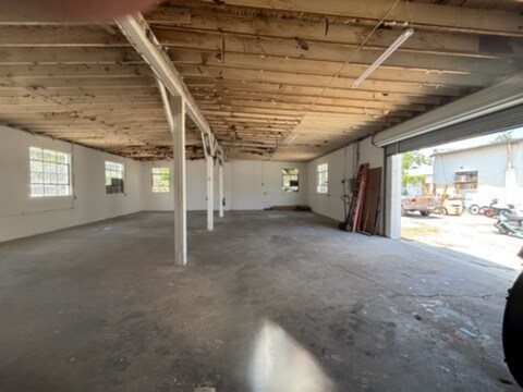 More Photos Of 1024 S Main St, Gainesville Warehouse For Lease