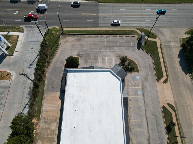 More Photos Of 1202 Brookview Dr, Ardmore Storefront Retail Office For Sale