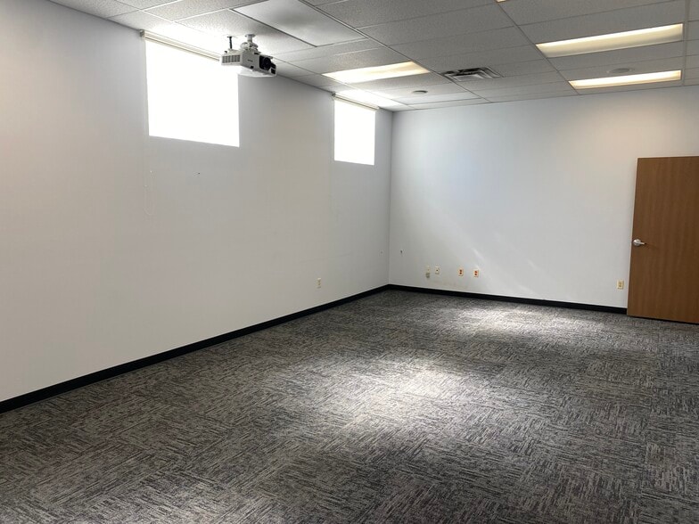 More Photos Of 951 Vallejo St, Denver Warehouse For Sale