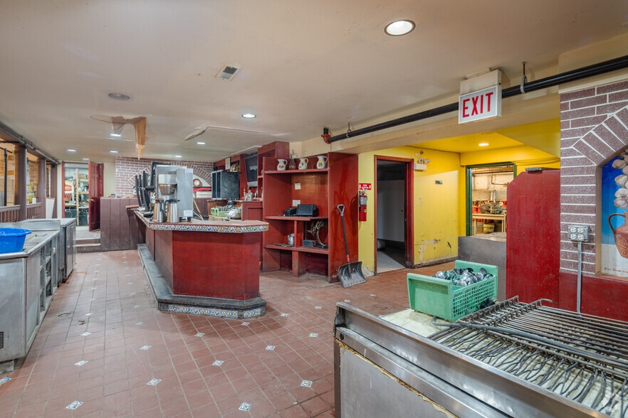 More Photos Of 737-739 N La Salle Dr, Chicago Storefront Retail Office For Sale