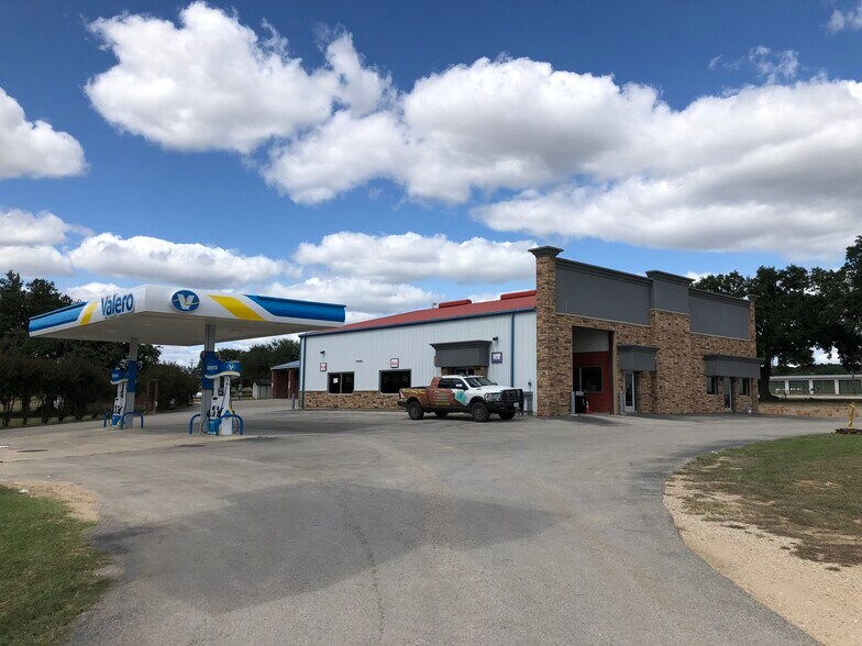 More Photos Of 3999 Hwy 16 South, Bandera Freestanding For Sale
