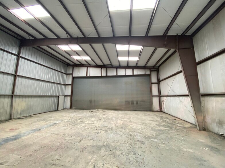 More Photos Of 3248 N. Hwy Frontage Rd., Three Rivers Warehouse For Lease