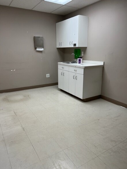 More Photos Of 144 N Main St, Branford Medical For Lease