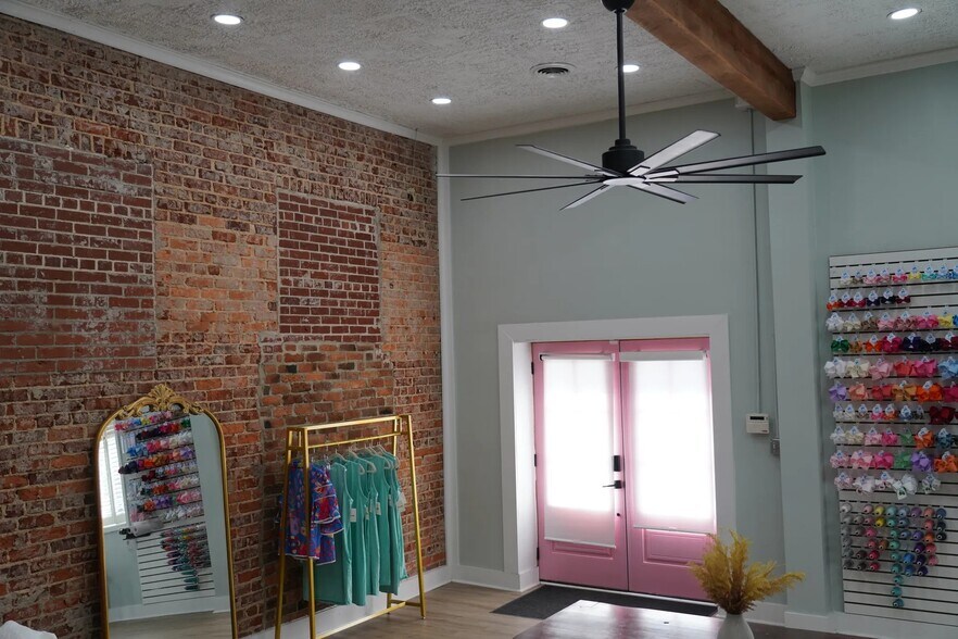 More Photos Of 201 Oneal St, Belton Office For Sale