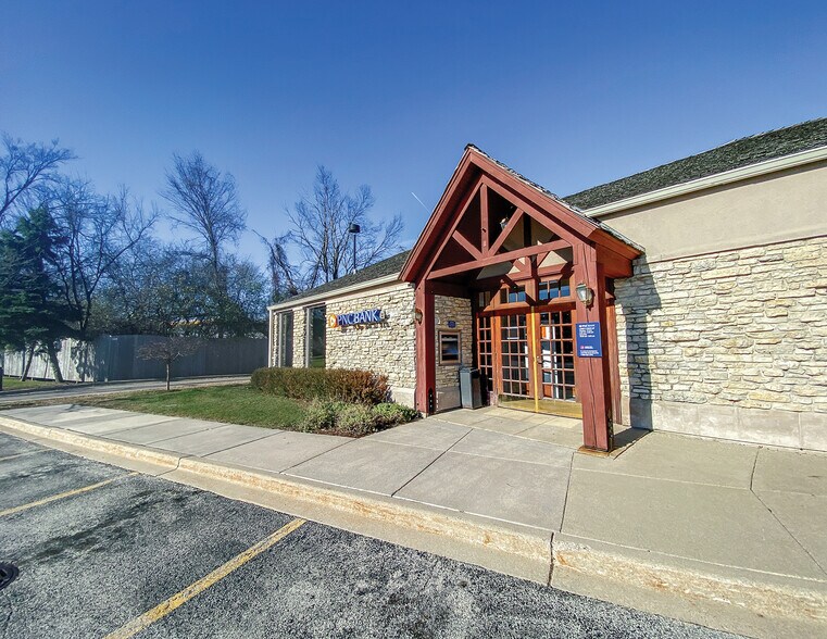 More Photos Of 2595 Waukegan Rd, Bannockburn Bank For Lease