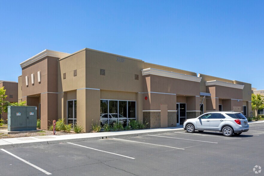 More Photos Of 2101 Herndon Ave, Clovis Unknown For Lease