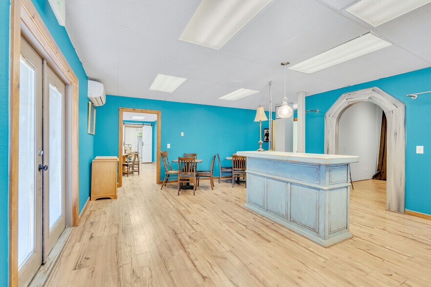 More Photos Of 11 Primrose St, Palmer Lake Restaurant For Sale