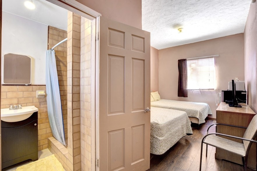 More Photos Of 115 W Gaviland St, Searchlight Hotel For Sale