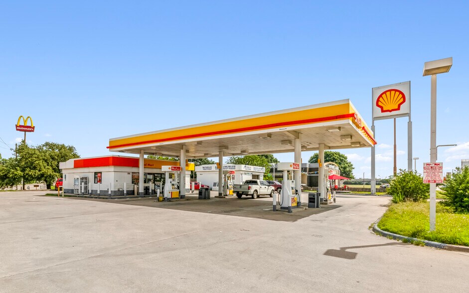 More Photos Of 7301 Airport Fwy, Richland Hills Service Station For Sale