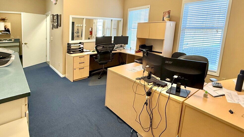 More Photos Of 7181 Chagrin Rd, Chagrin Falls Medical For Lease