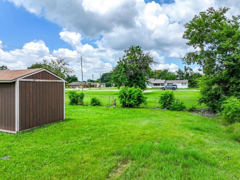 More Photos Of 604 E Broad St, Forney Office Residential For Sale