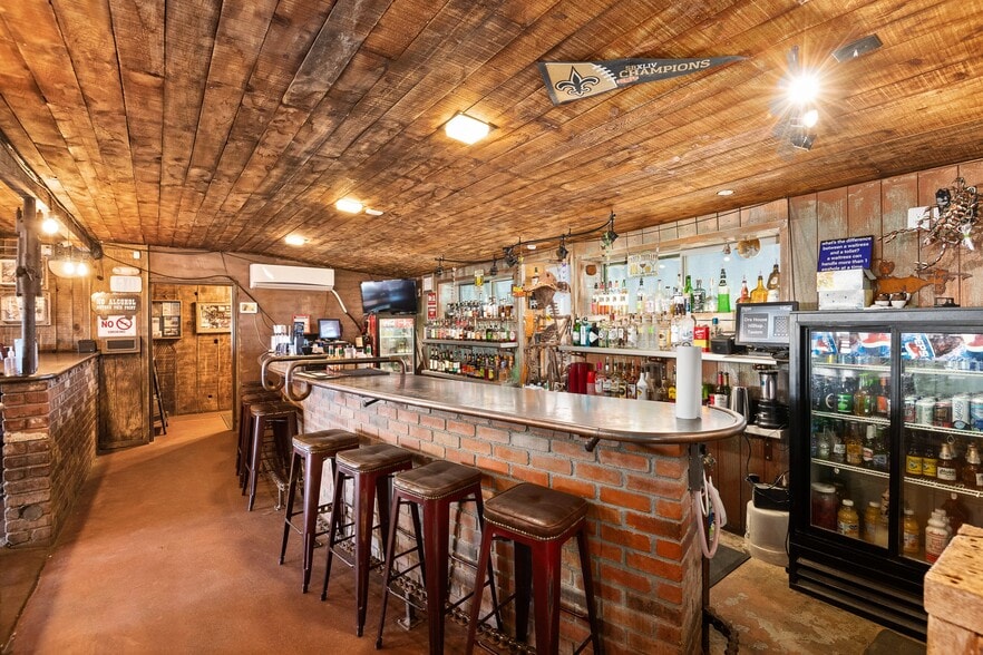 More Photos Of 1200 N Jefferson Dr, Oracle Bar For Sale