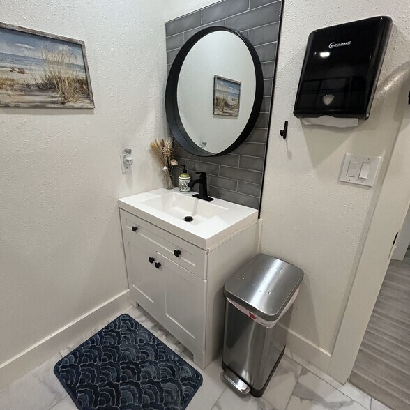 More Photos Of 2915 Medical Arts St, Austin Medical For Sale
