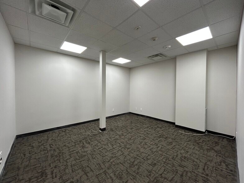 More Photos Of 5 Sunrise Plz, Valley Stream Office For Lease