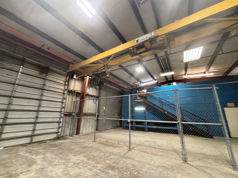 More Photos Of 10959 Highway 290 W, Brenham Warehouse For Sale