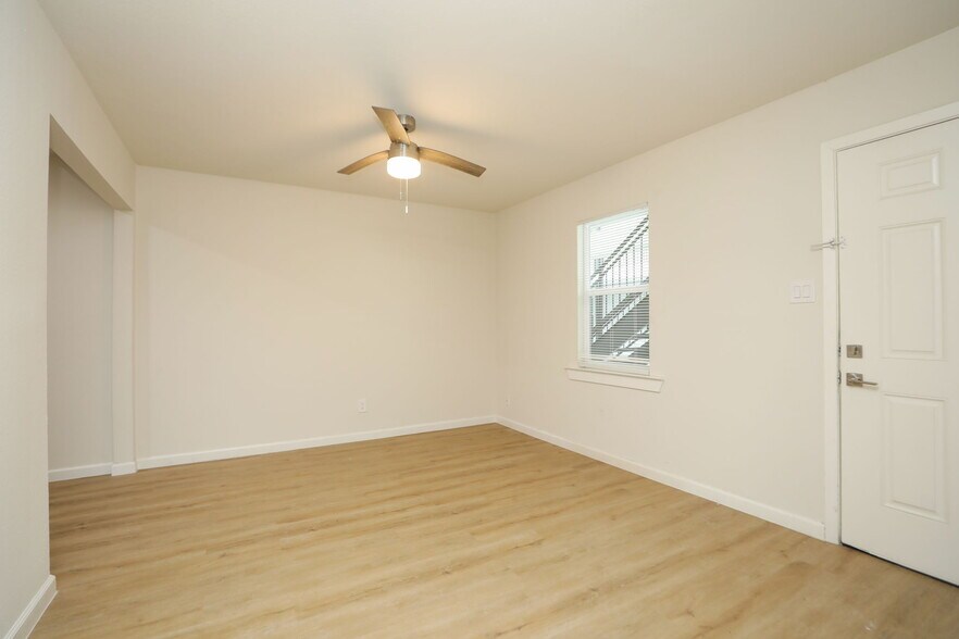 More Photos Of 912 Church St, Galveston Apartments For Sale