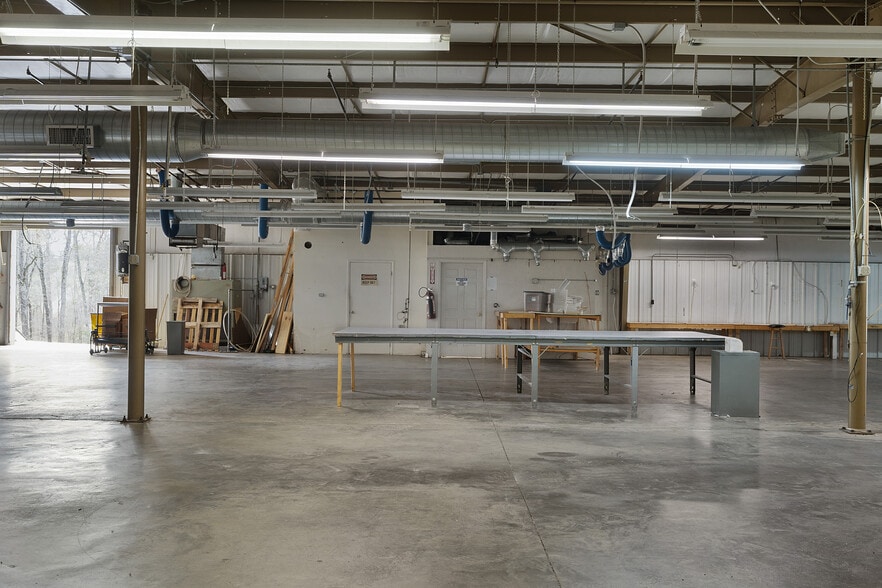 More Photos Of 205 Industrial Pike, Whitwell Manufacturing For Sale