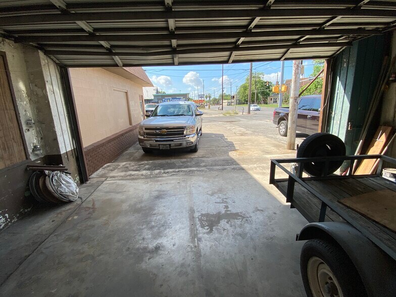 More Photos Of 2602 Fredericksburg Rd, San Antonio Service For Lease