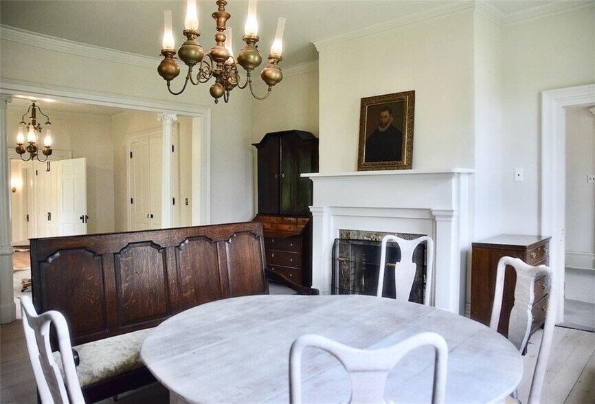 More Photos Of 415 Main St, Arrow Rock Specialty For Sale