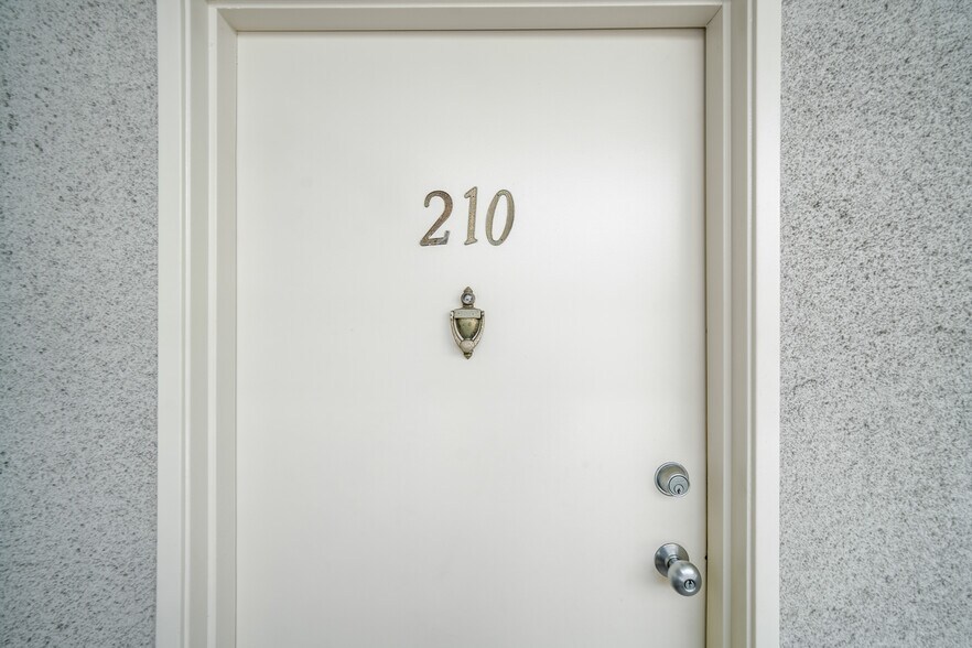 More Photos Of 4651 Cahuenga Blvd, North Hollywood Apartments For Sale