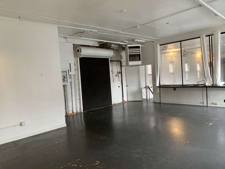 More Photos Of 279 Frost St, Brooklyn Light Distribution For Lease