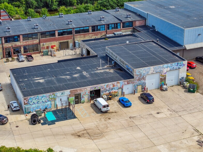 More Photos Of 701 E South St, Lansing Distribution For Sale