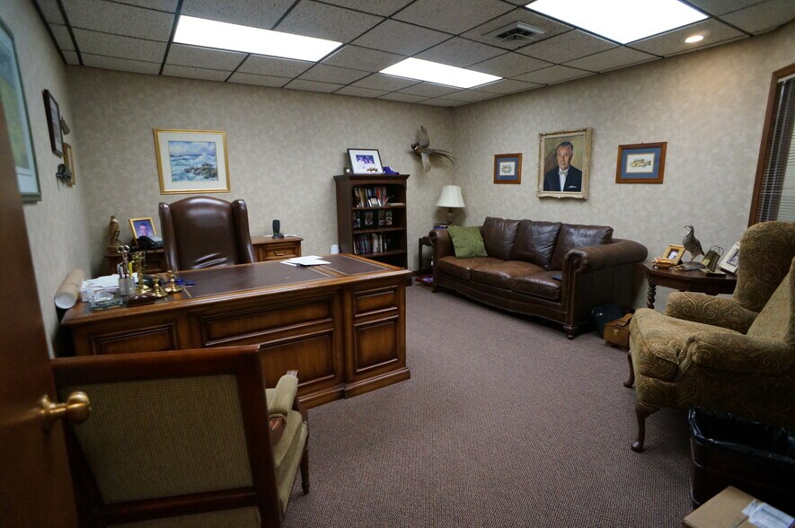 More Photos Of 1350 E Lake Lansing Rd, East Lansing Medical For Lease