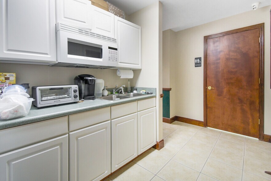 More Photos Of 4425 US Highway 1 S, Saint Augustine Light Manufacturing For Sale