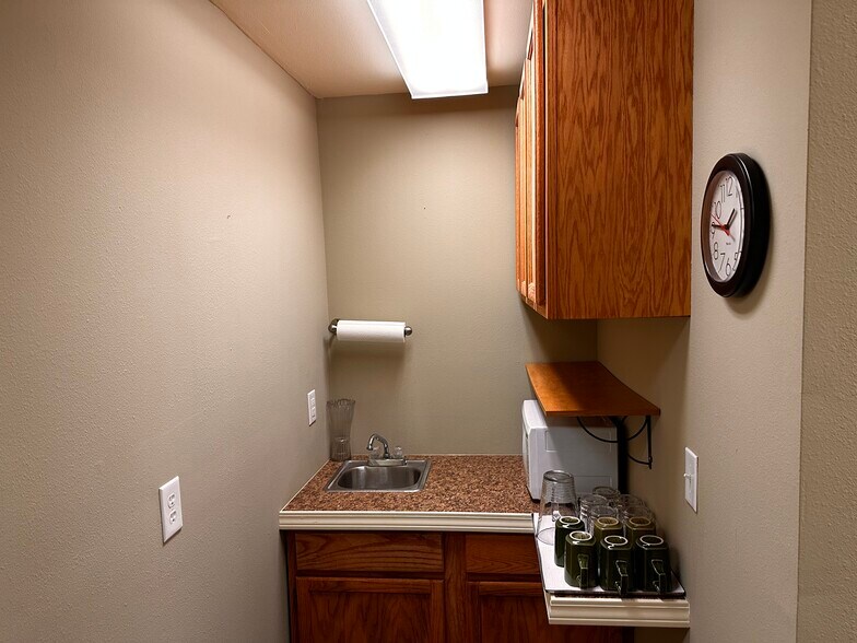 More Photos Of 34 29th St, Gulfport Warehouse For Lease