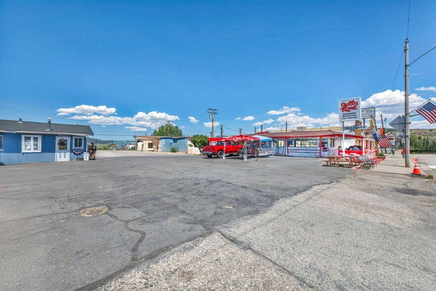 More Photos Of 198 Main St, Bridgeport Restaurant For Sale