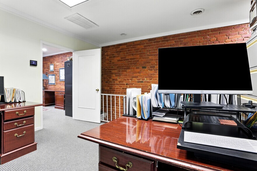 More Photos Of 616 N Washington St, Alexandria Office For Lease