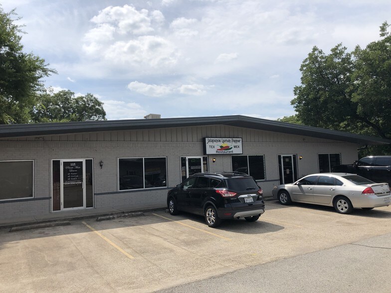 More Photos Of 304-310 W Avenue F, Midlothian Unknown For Lease