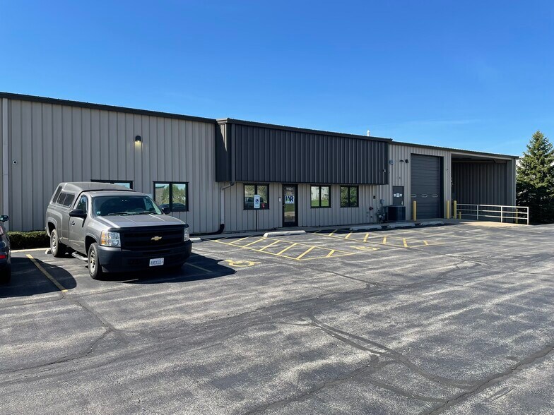 More Photos Of 11131 Kiley Dr, Huntley Warehouse For Lease