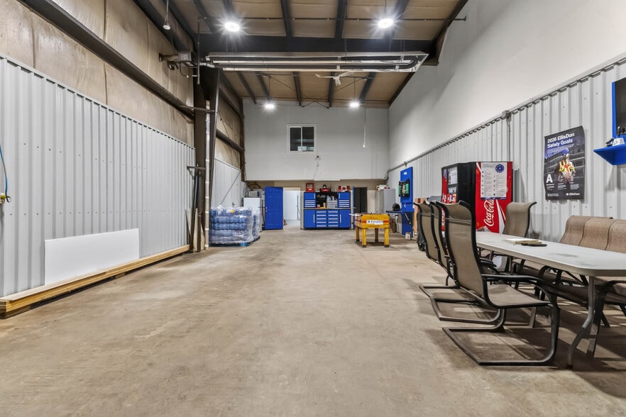 More Photos Of 2081 Piper Ln, London Industrial For Lease