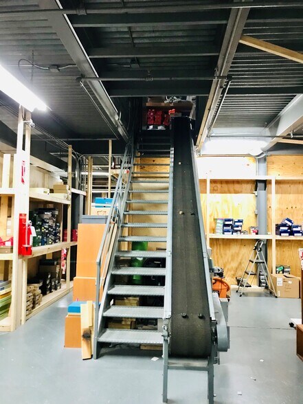 More Photos Of 4532 162nd St, Flushing Warehouse For Lease