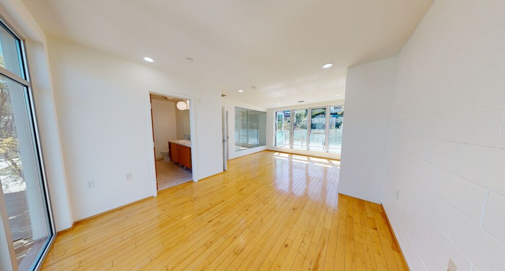 More Photos Of 3450 Cahuenga Blvd W, Los Angeles Office Residential For Lease