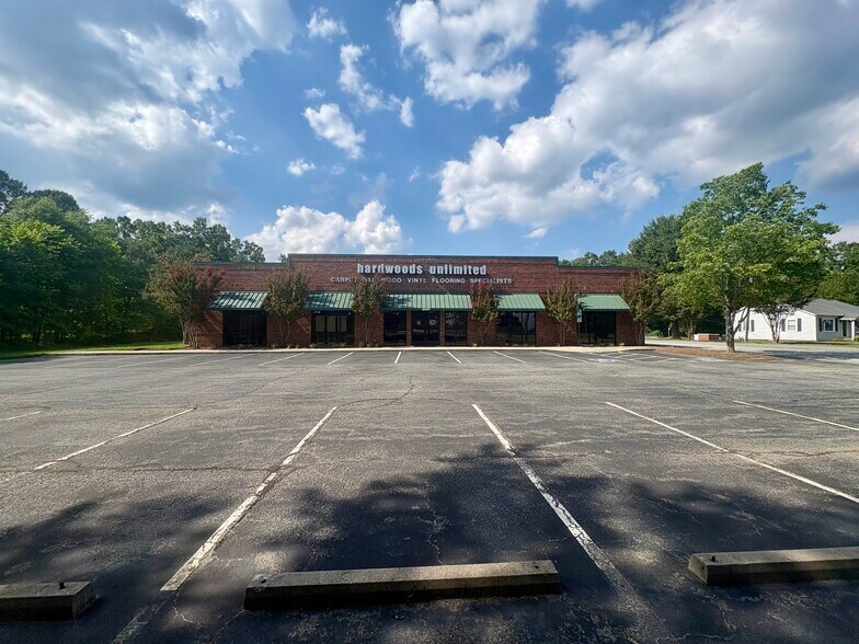 More Photos Of 6909 Burlington Rd, Whitsett Freestanding For Lease