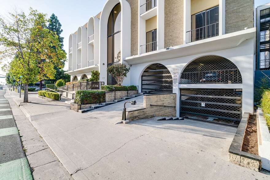 More Photos Of 615 W Civic Center Dr, Santa Ana Office For Lease