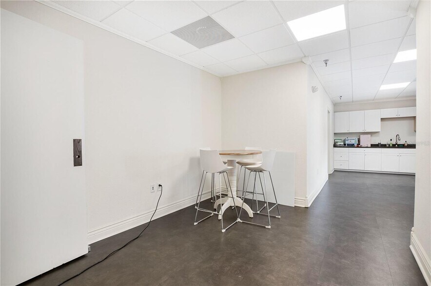 More Photos Of 13 W Pine St, Orlando Storefront Retail Office For Lease