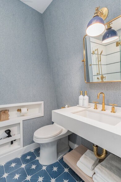 More Photos Of 212 Water St, Block Island Storefront For Sale